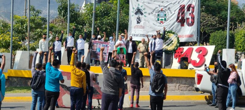 Padres de los 43 piden castigo para Peña Nieto, el prófugo Tomás Zerón, el ex procurador Murillo Karam y el ex gobernador guerrerense Angel Aguirre