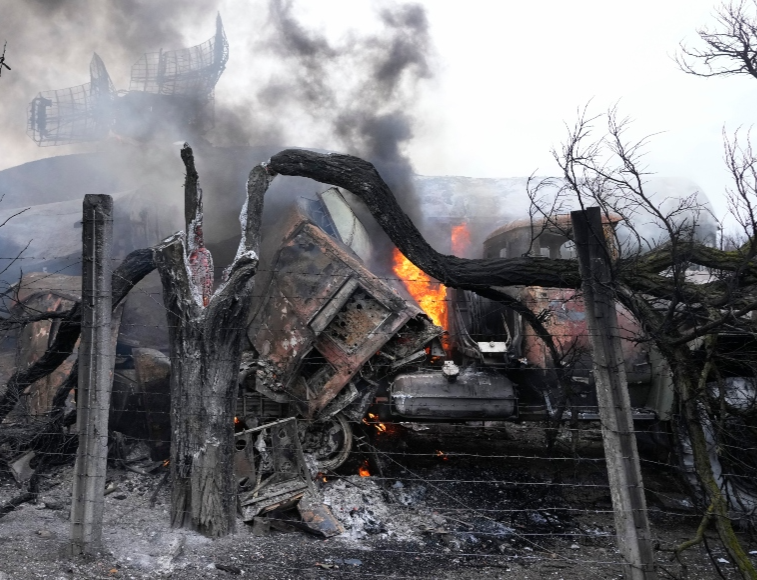 Videos: “Guerra a gran escala en Ucrania”: caen mercados y sube el petróleo. Reportan decenas de muertos