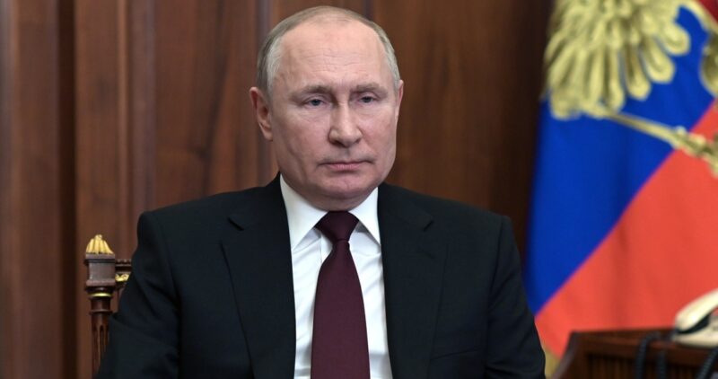 Putin ordena preparar “fuerzas de disuasión nuclear”, es decir, tener listas bombas