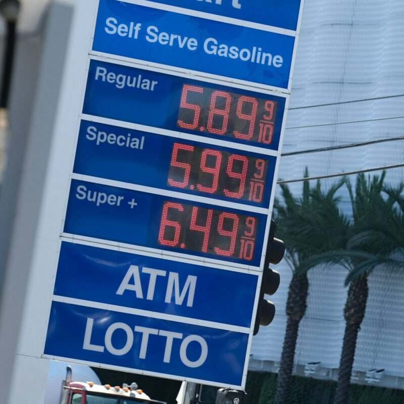 Precio de la gasolina en el sur de California sigue registrando niveles récord