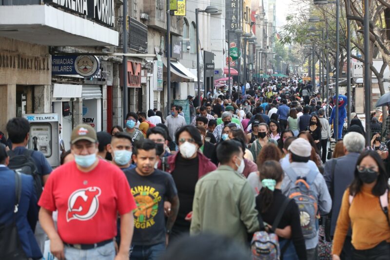 Cae epidemia en 41%; mil 905 contagios en un día, reporta Ssa