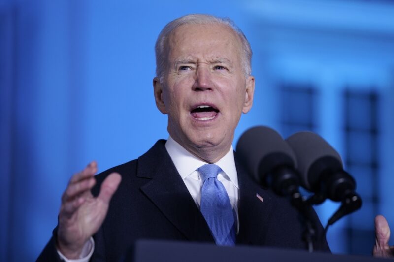 Más impuestos a los multimillonarios, plantea Biden en su presupuesto