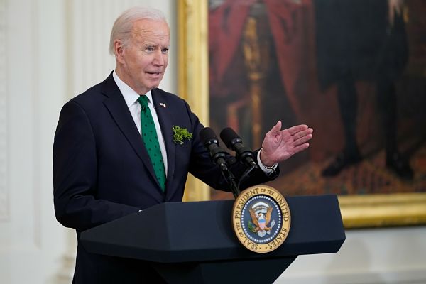 Biden sigue llamando a Putin “dictador asesino”, pero no hace propuestas de paz