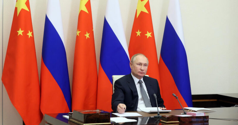 Rusia pidió a China ayuda económica y equipo militar al invadir a Ucrania, resaltan medios de EU