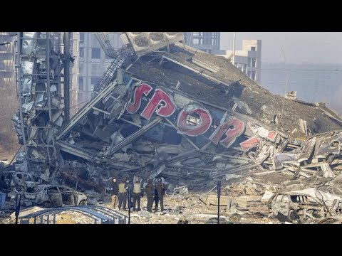 Video: Rusia bombardea y reduce a escombros un centro comercial cerca de Kiev