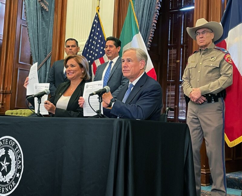 Chihuahua y Texas firman acuerdo para frenar inspecciones a transporte. Conjuntamente combatirán tráfico de drogas y de migrantes