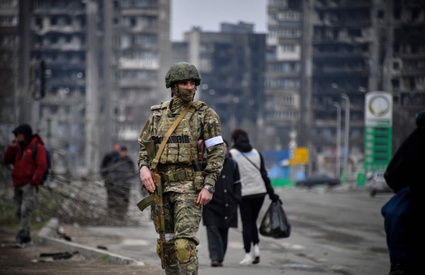 Más de mil soldados ucranianos se rindieron a los rusos en la sitiada Mariúpol, donde reportan al menos 20 mil muertos