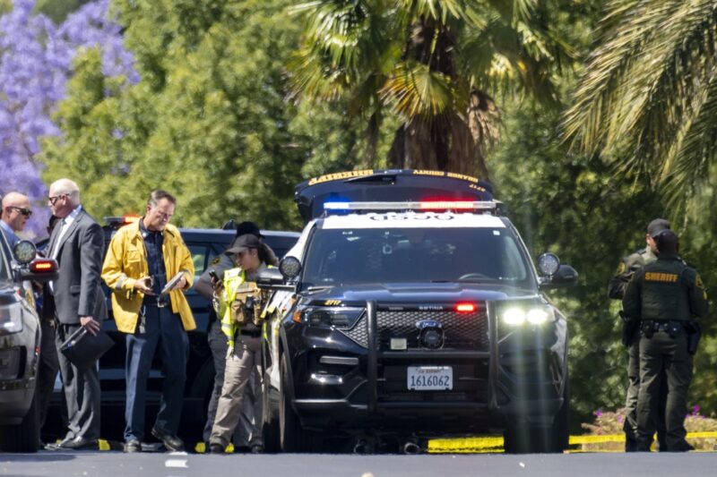 Un muerto y cuatro heridos en tiroteo en iglesia de Laguna Woods, en Orange