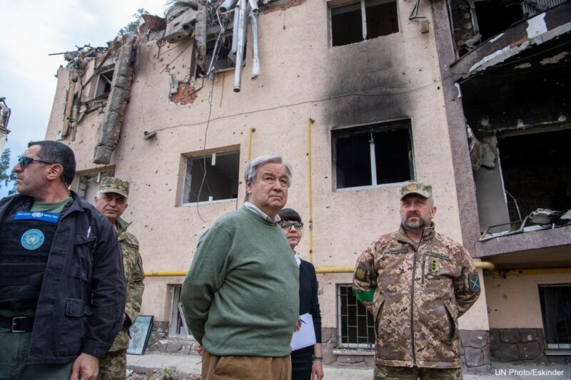 ONU inicia evacuación de civiles atrapados en siderúrgica en Mariupol