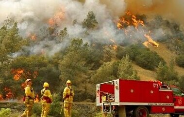 Video: Incendio forestal en Orange se extiende a 78 hectáreas