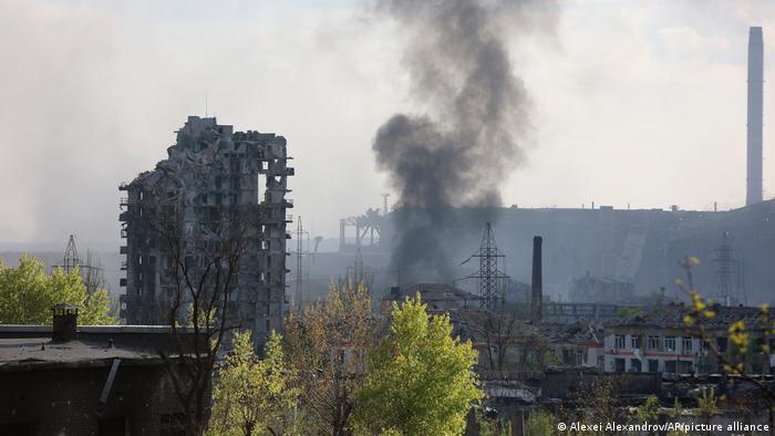 Ucrania reporta combates en Donbás mientras sigue asedio a Mariúpol
