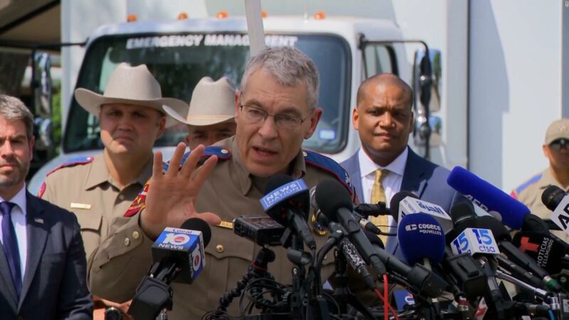 La policía pudo detener al pistolero de la escuela de Uvalde, Texas, antes de la masacre, dice el jefe de seguridad pública estatal