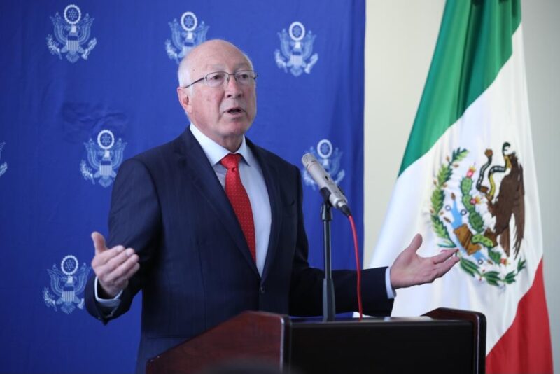 La ausencia de AMLO a la Cumbre de las Américas no afectará la relación con EU, dice el embajador Ken Salazar