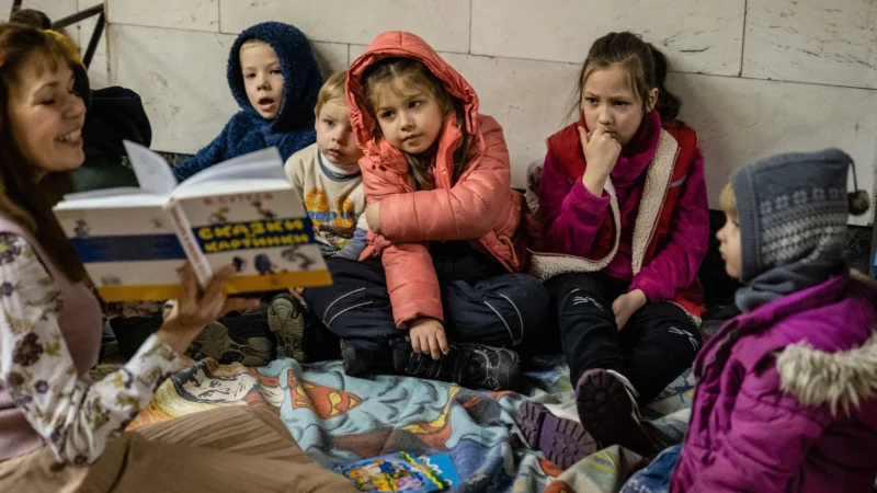 Naciones de la Unión Europea incluirán en sus sistemas escolares a niños desplazados de Ucrania