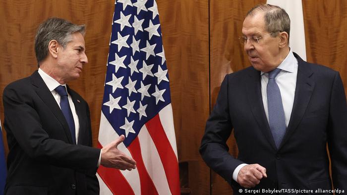 Las relaciones entre EU y Rusia necesitan “urgentemente una normalización”, destacan Blinken y Lavrov