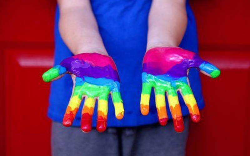 En Florida, leyes contra la comunidad escolar LGBTQI+, impulsadas por el gobernador republicano, Ron DeSantis
