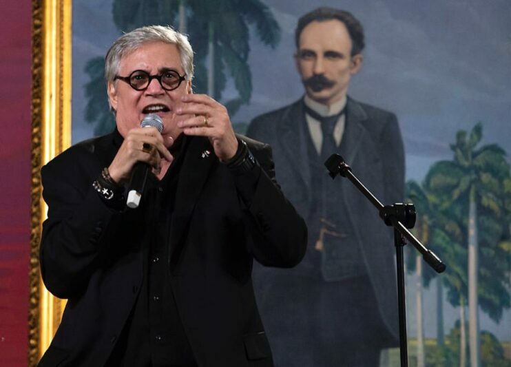 Videos: Amaury Pérez cantó en la Mañanera del presidente de México