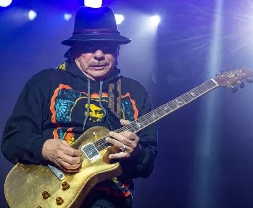 Videos: Carlos Santana colapsó en el escenario durante un concierto en Michigan