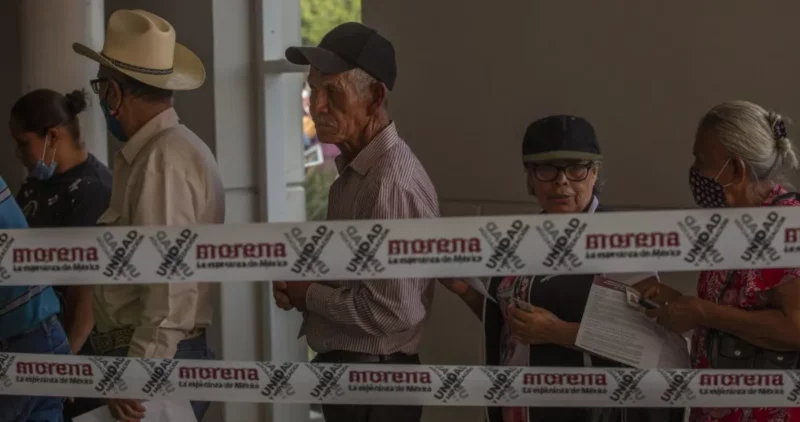 Videos: El primer día de la copiosa jornada electoral de Morena se opaca por el acarreo