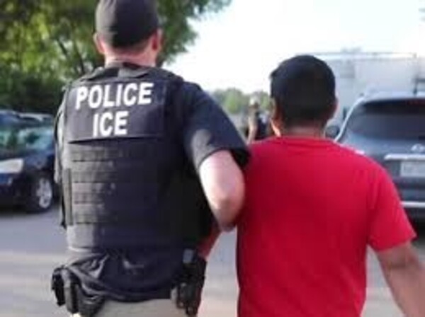 ICE y la Patrulla Fronteriza compran información de inmigrantes recopilada en sus celulares inteligentes