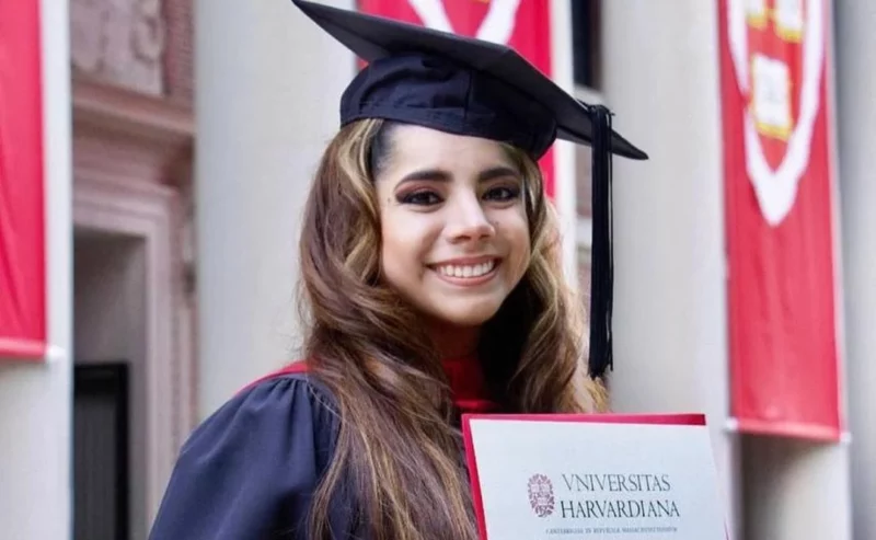 Logro sin precedente en un siglo: la mexicana Dafne Almazán, con menos de 18 años, concluyó el Master Math for Teaching en la Universidad de Harvard