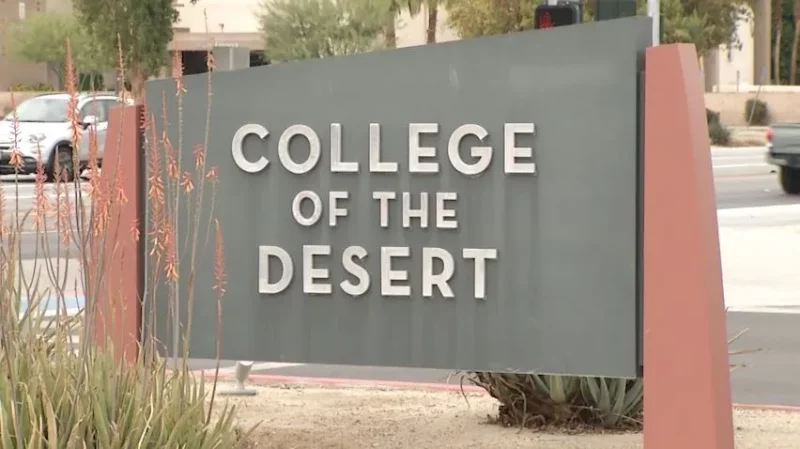 Restauran servicio web y del sistema telefónico en el Colegio del Desierto en Palm Springs
