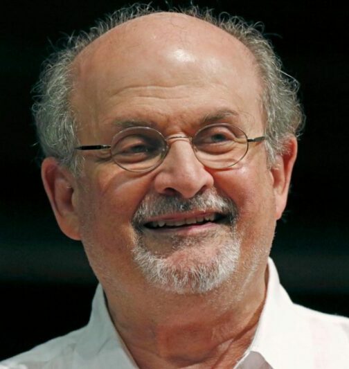 Video: Atacan al escritor Salman Rushdie durante conferencia en Nueva York