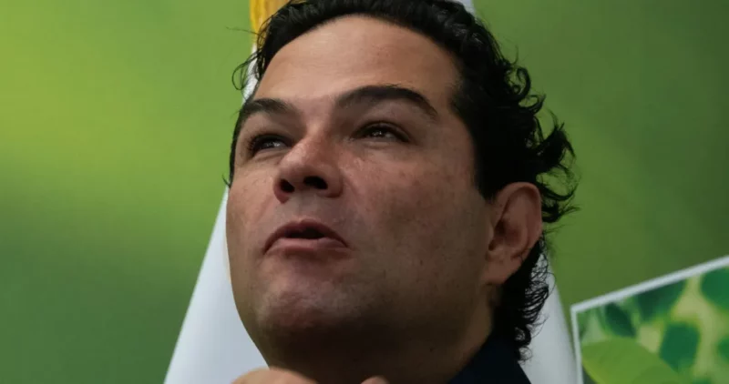 El PAN anuncia a Enrique Vargas como su candidato para enfrentar a Delfina en Edomex