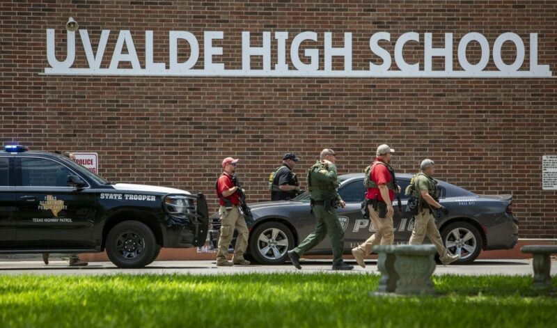 Policía de Carolina del Norte dará fusiles AR-15 a escuelas