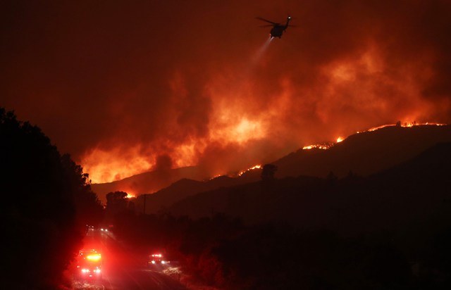 Incendio en 40 hectáreas boscosas cerca de la presa de San Gabriel en Los Angeles
