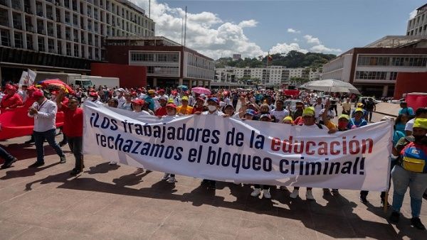 Trabajadores venezolanos marcha para apoyar a Maduro