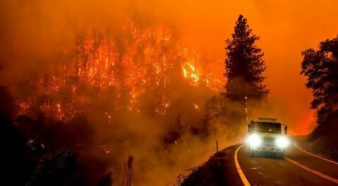 Video: Fuera de control el incendio McKinney,  el mayor en California de este año
