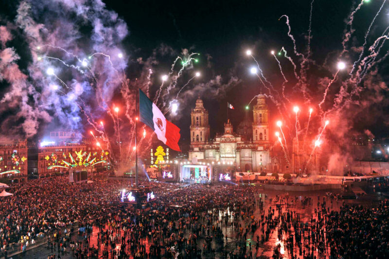 CRÓNICA | Mexicanos vuelan desde EU a su país para participar de las Fiestas Patrias