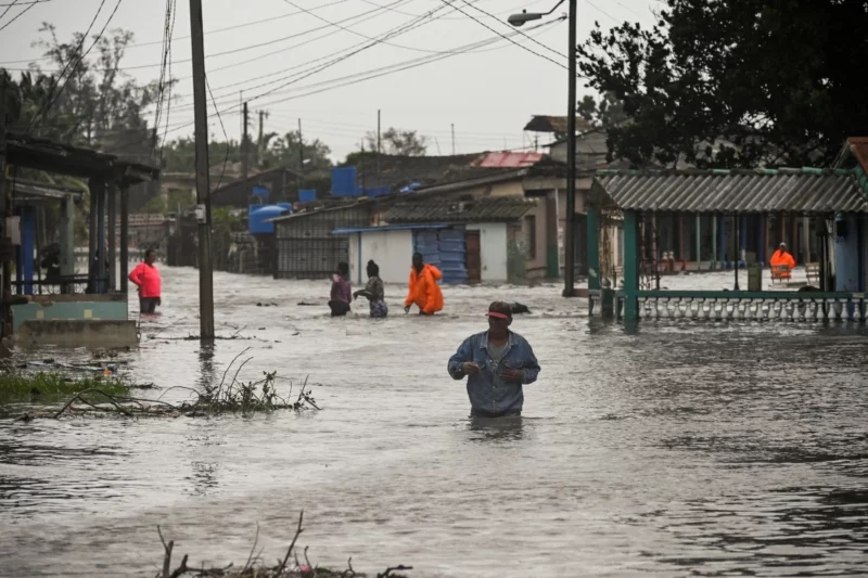 AMLO habló con el mandatario cubano para expresarle solidaridad y ofrecer ayuda debido a destrozos ausados por el huracán Ian