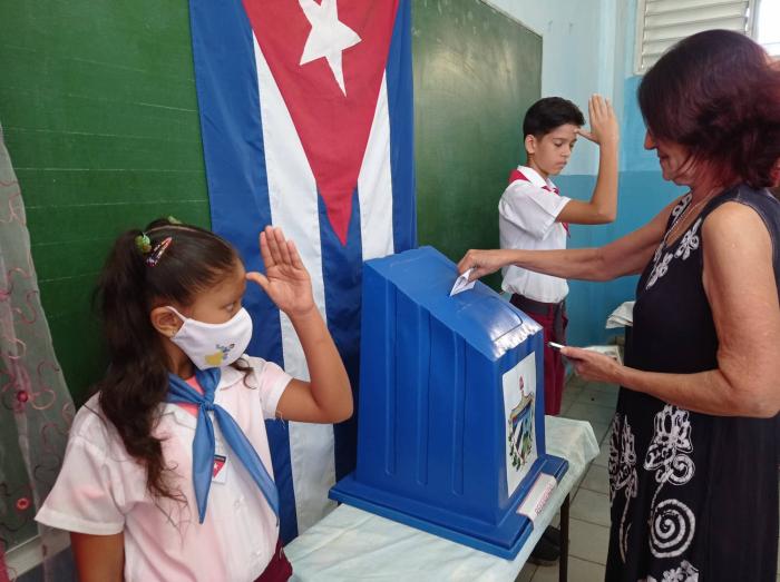 Pese a lluvias 54,82 por ciento votó en referendo en Cuba sobre el Código de las Familias