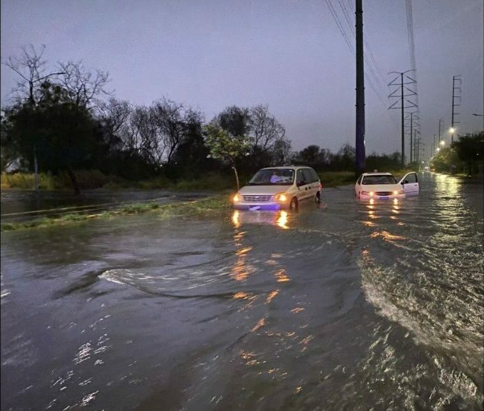 Luego de severa sequía, ahora suspenden clases y cierran vialidades en Monterrey por torrenciales aguaceros