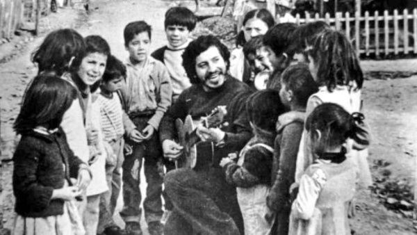 Videos: Víctor Jara, símbolo de la canción de protesta en Chile y América Latina