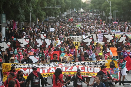 Marchan en CDMX por Día de la Resistencia Indígena