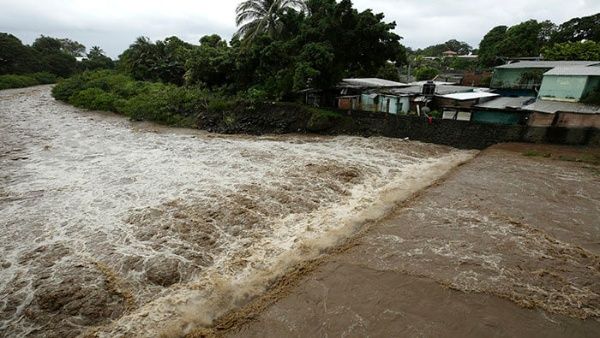 Emergencia en Centroamérica por el huracán Julia; al menos 30 muertos, inundaciones, destrucción y cortes de energía
