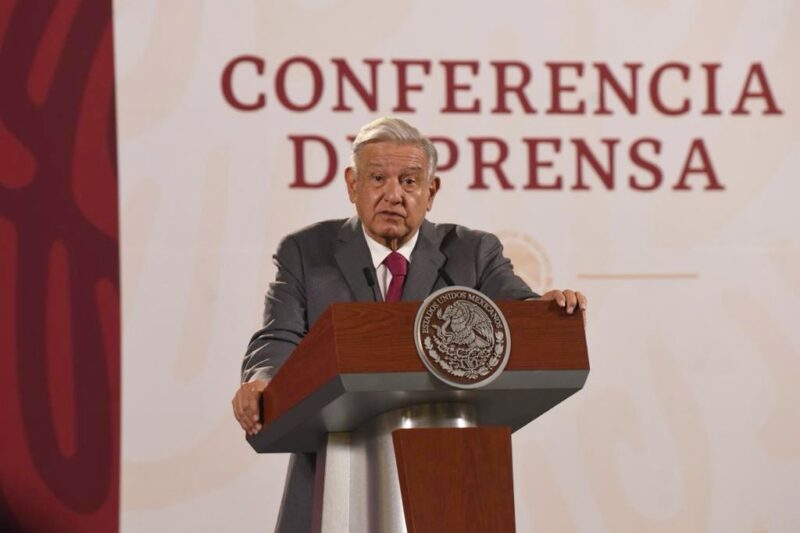 Bloque conservador promovió amparo contra nuevo modelo educativo, denuncia el presidente de México