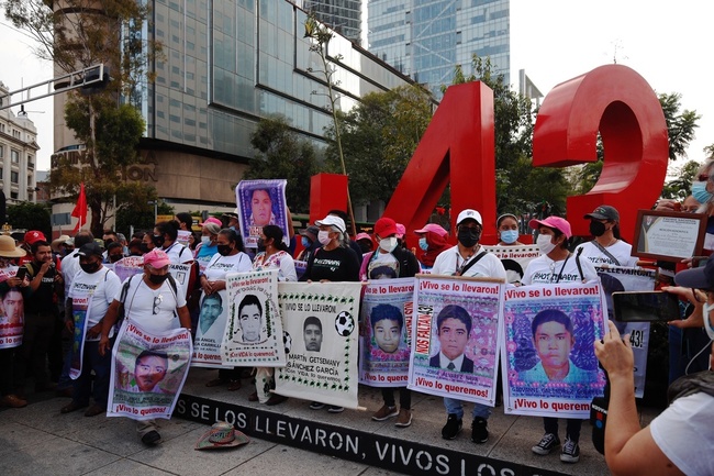 “No habrá impunidad” en el caso de Ayotzinapa, afirmó AMLO a los padres de los 43, con quienes se reunió casi 3 horas