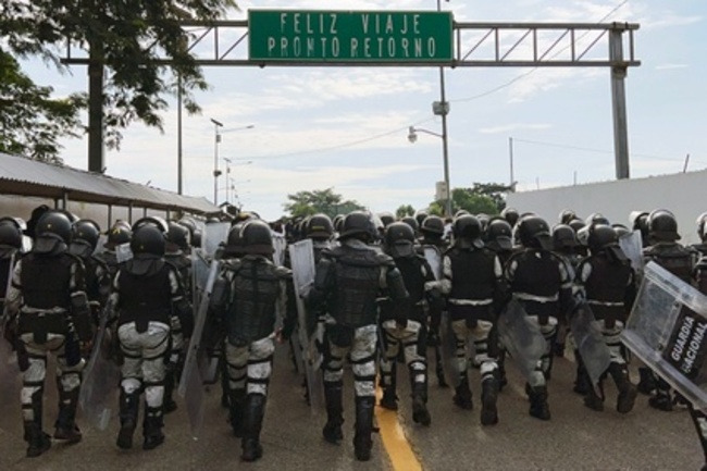 México y Guatemala destacan militares en el puente fronterizo para contener la migración irregular