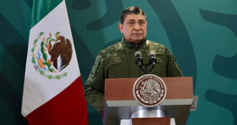 Toallas bordadas, EZLN, narcos: exhibido el poder de los militares en México