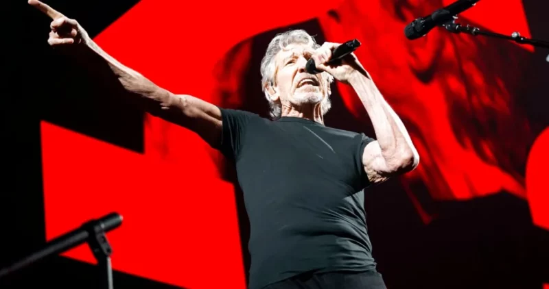 Videos: Roger Waters hace vibrar el Palacio de los Deportes; condena la brutalidad policiaca