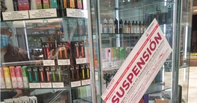 Cigarros electrónicos evaden prohibición: se venden en la Red y tiendas como si nada