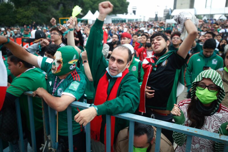 Video: Unas 4 mil personas vieron el partido de México contra Polonia en el Monumento a la Revolución de la Ciudad de México