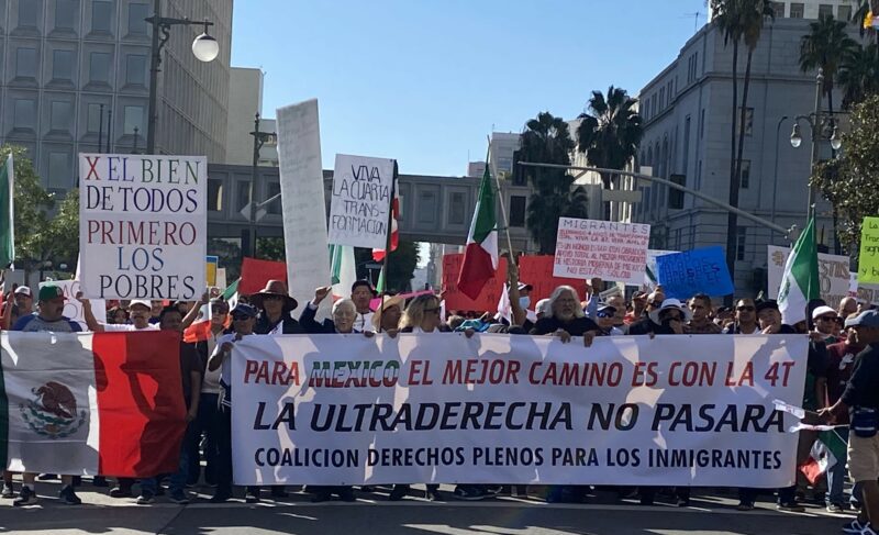 “La ultraderecha no pasará”, afirman migrantes mexicanos en LA en marcha de apoyo a AMLO