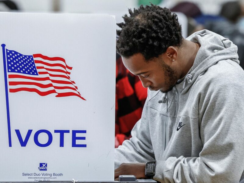 Inmigración, armas, crimen, Inflación y derecho al aborto, temas que movieron a votantes a las urnas