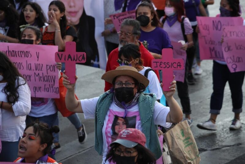 En el Zócalo, mujeres critican división sexual e inestabilidad laboral