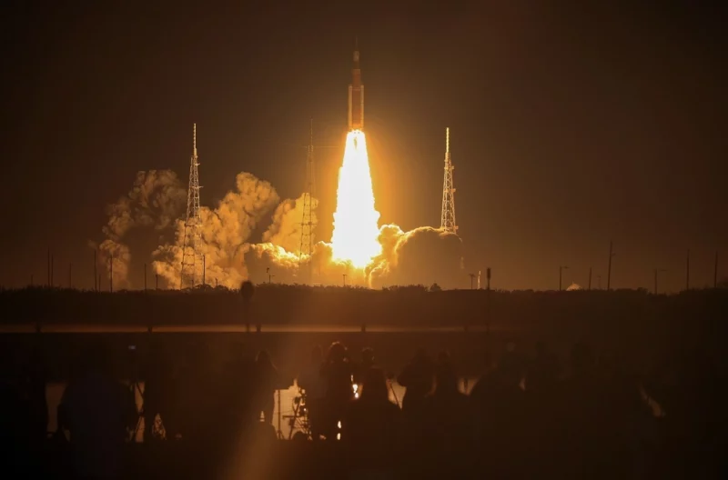 Video: Cohete Artemisa de la NASA parte a la Luna, a medio siglo de los Apolo